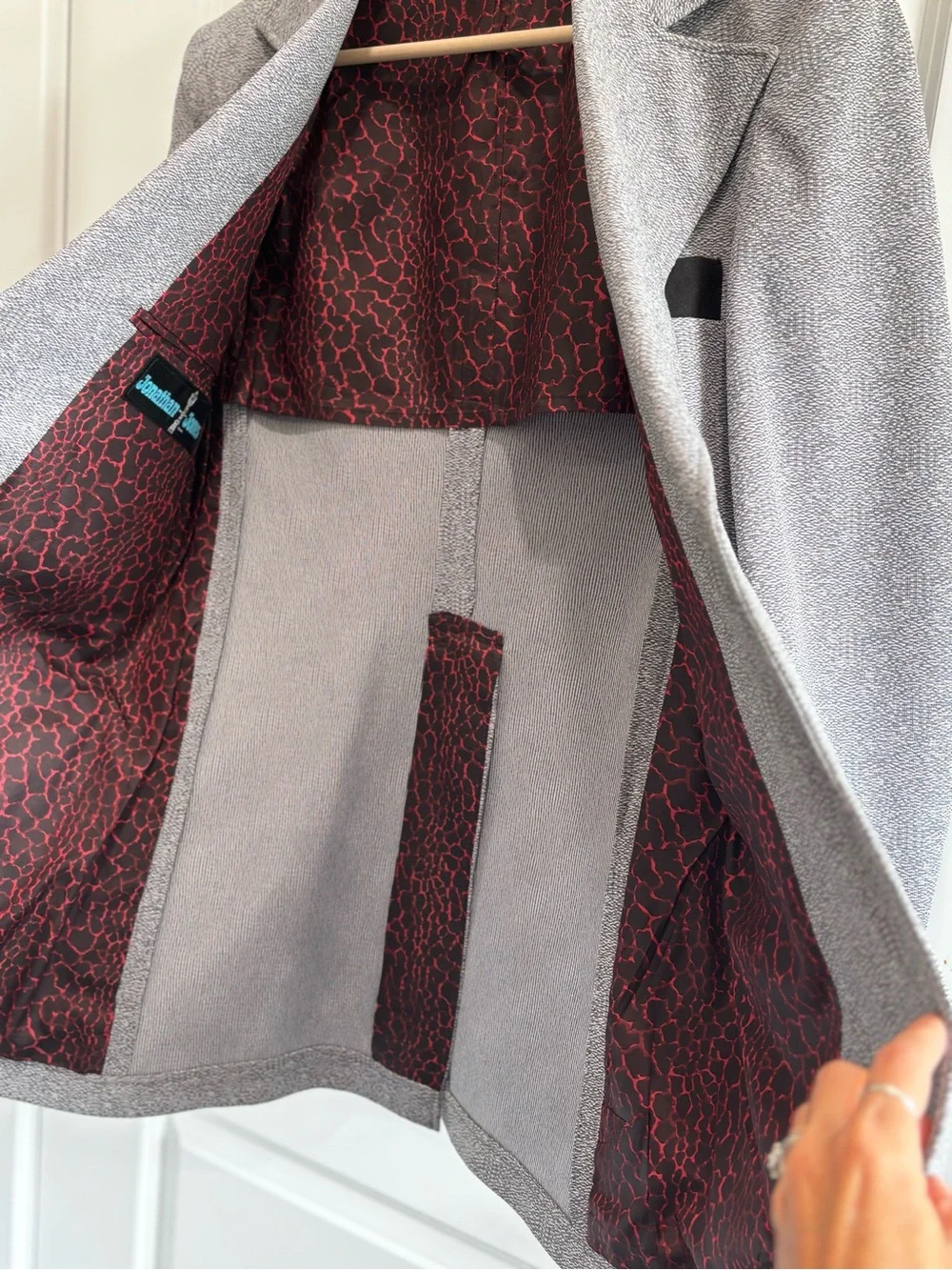 Vintage Jonathan Jones 70’s Men's Gray 2-pc Jacquard Polyester Suit